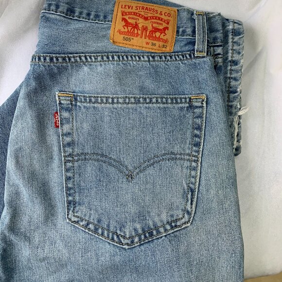 LEVI'S Men's 505 Regular Fit Denim Jeans - Picture 2 of 14